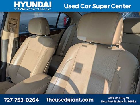 Used 2013 Hyundai Genesis 3.8 RWD image 3