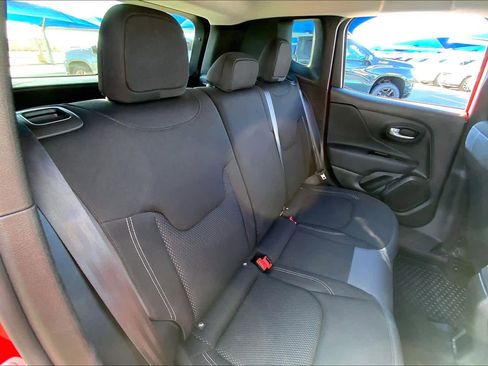 Used 2023 Jeep Renegade Latitude w/ Premium Group AWD/4WD image 40