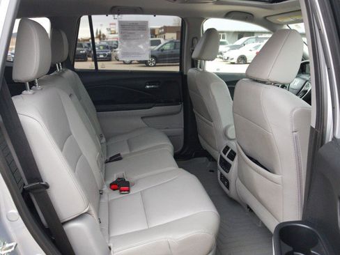 Used 2017 Honda Pilot Touring image 31