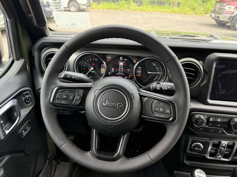 Used 2023 Jeep Wrangler Unlimited w/ Cold Weather Group AWD/4WD image 18