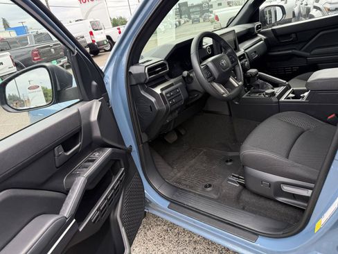 Used 2025 Toyota 4Runner SR5 AWD/4WD image 10