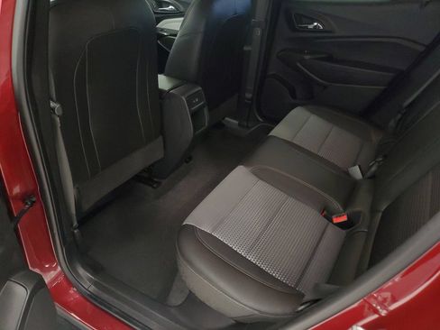 Used 2025 Chevrolet Trax LT w/ LT Convenience Package FWD image 22
