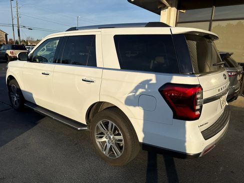 Used 2023 Ford Expedition Limited image 4