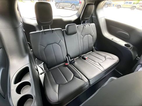 New 2027 Chrysler Pacifica Select FWD image 24