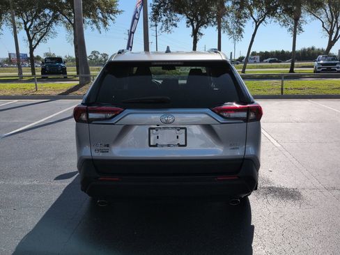 Used 2021 Toyota RAV4 XLE AWD/4WD image 5