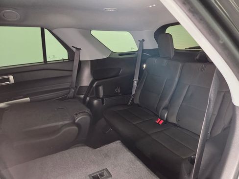Used 2023 Ford Explorer XLT AWD/4WD image 18