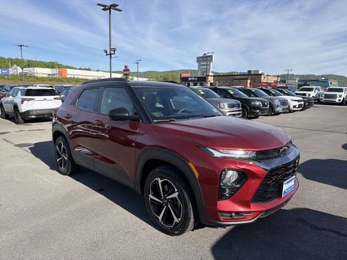 Used 2023 Chevrolet TrailBlazer RS w/ Sun and Liftgate Package AWD/4WD image 3