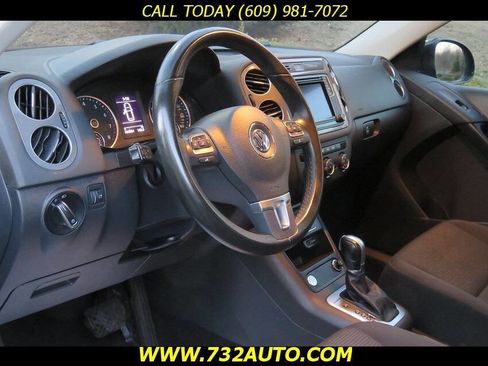 Used 2017 Volkswagen Tiguan Limited w/ Premium Package image 23