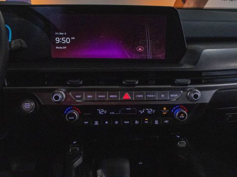 Used 2025 Kia Telluride S image 4