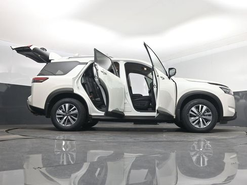 Used 2024 Nissan Pathfinder SL AWD/4WD image 7