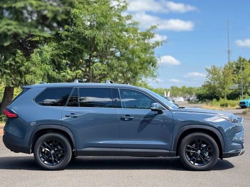 Used 2024 Toyota Grand Highlander AWD image 6