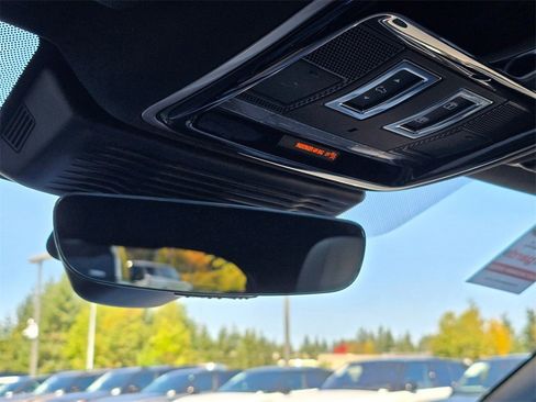 New 2026 Land Rover Range Rover Velar Dynamic SE image 16