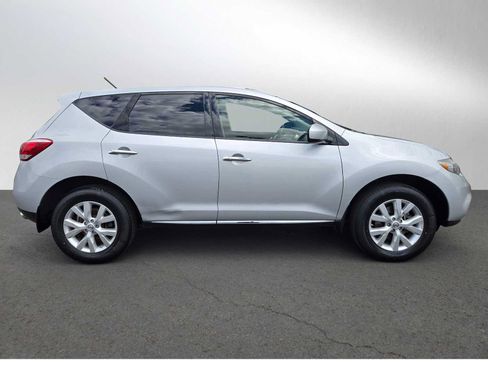Used 2014 Nissan Murano S FWD image 2