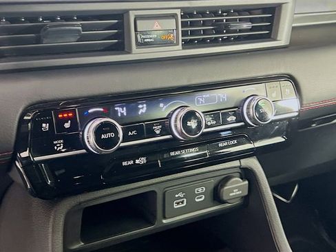 Certified 2025 Honda Pilot Black Edition image 12