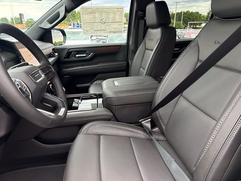 New 2026 GMC Yukon XL Denali w/ LPO, Floor Liner Package AWD/4WD image 5