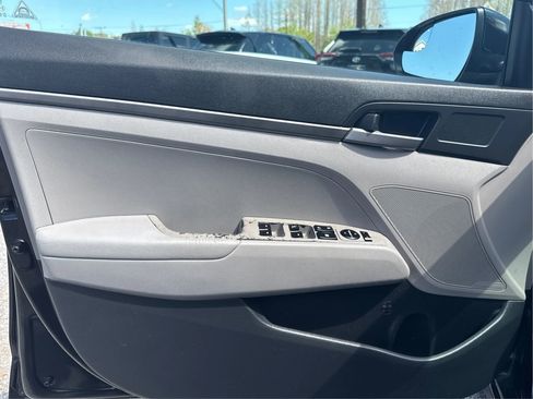Used 2018 Hyundai Elantra SE FWD image 17