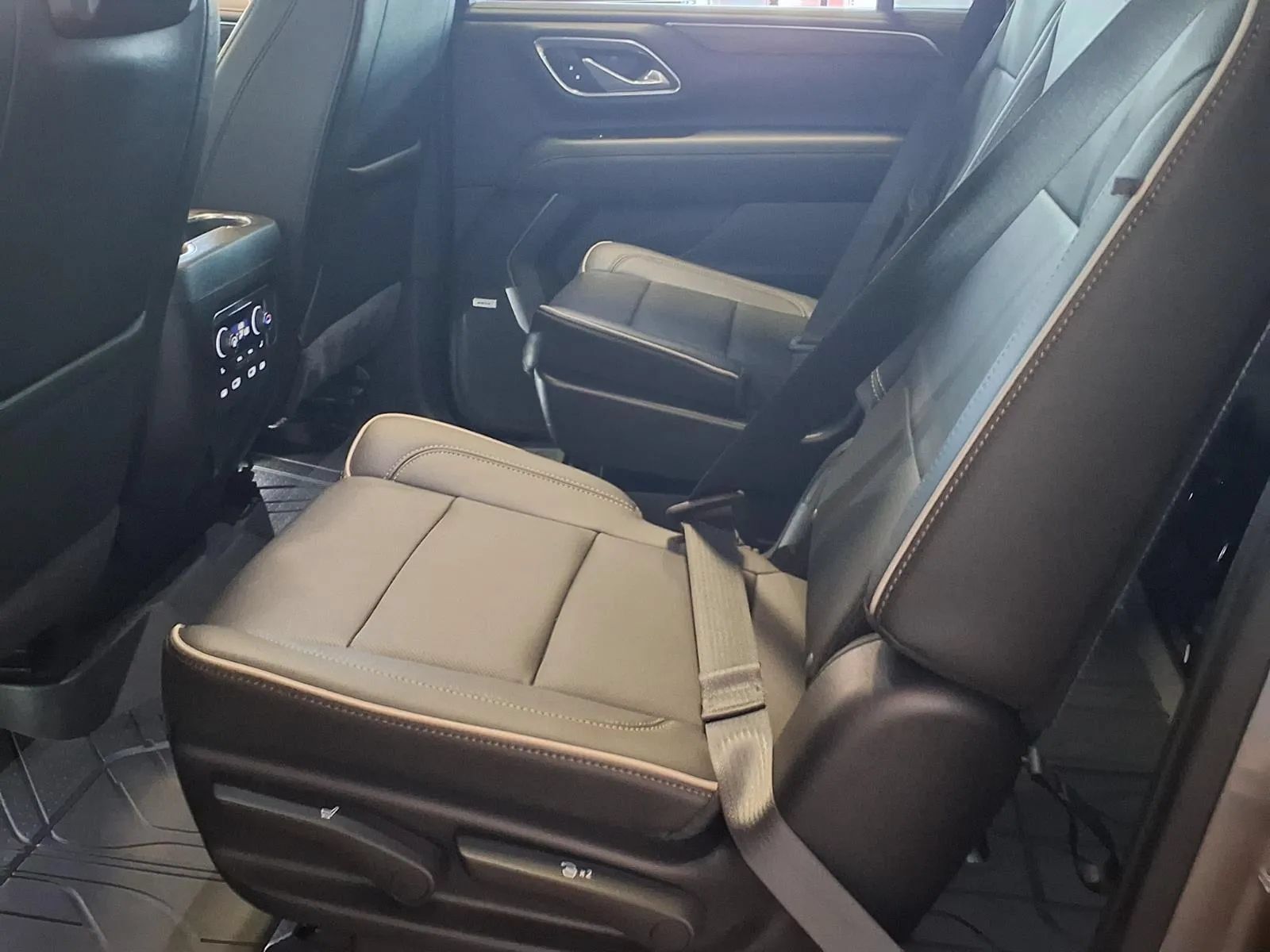 Used 2021 Chevrolet Suburban Premier AWD/4WD image 15