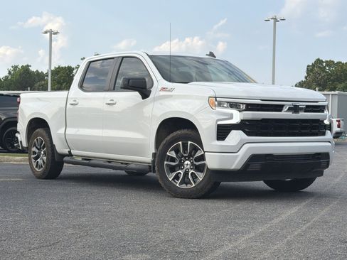 Used 2024 Chevrolet Silverado 1500 RST w/ Z71 Off-Road Package AWD/4WD image 2