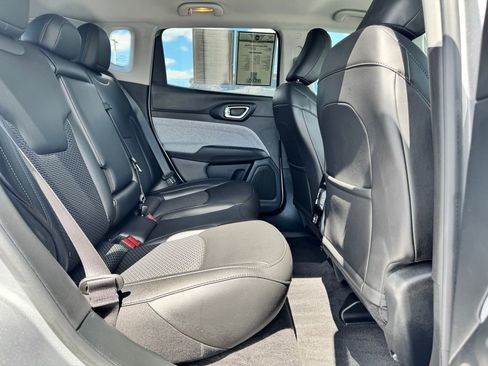 Used 2022 Jeep Compass Latitude image 14