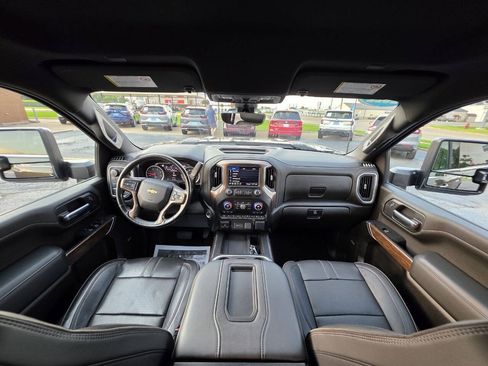 Used 2022 Chevrolet Silverado 2500 High Country w/ Z71 Off-Road Package AWD/4WD image 12