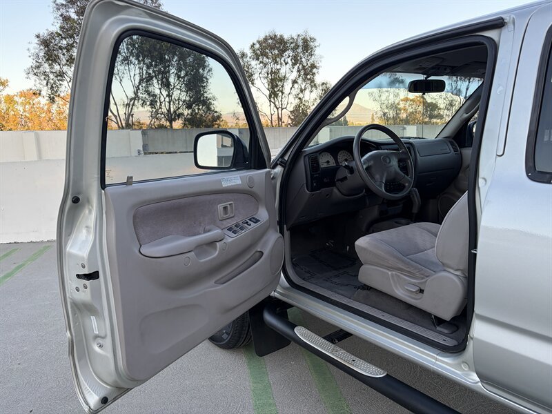 Used 2002 Toyota Tacoma PreRunner w/ SR5 Pkg w/ Chrome Pkg RWD image 13