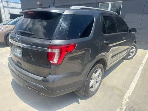 Used 2018 Ford Explorer XLT FWD image 4