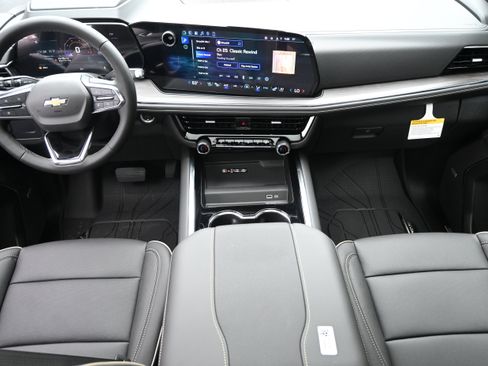 New 2026 Chevrolet Suburban Premier image 3