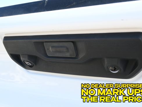 Used 2025 Chevrolet Silverado 1500 LT AWD/4WD image 4
