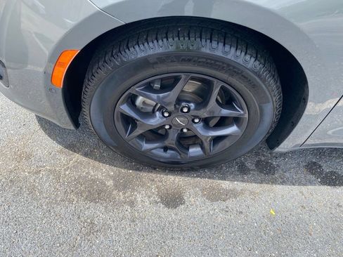 Used 2020 Chrysler Pacifica Touring-L Plus FWD image 22