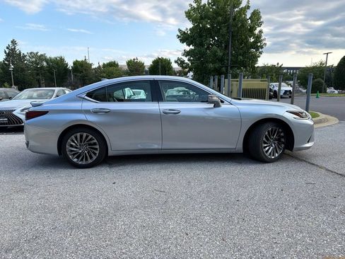 Used 2025 Lexus ES 300h w/ Technology Package FWD image 4