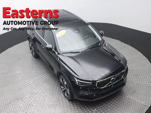 Used 2025 Volvo XC40 B5 Plus AWD/4WD image 3