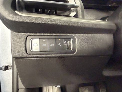 Used 2024 Chevrolet Traverse LT AWD/4WD image 23