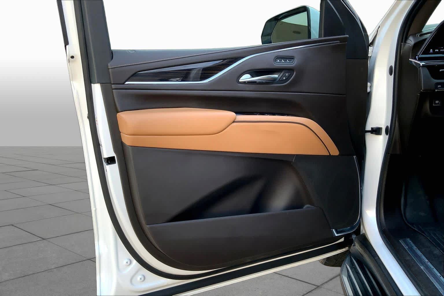 Used 2021 Cadillac Escalade ESV Premium Luxury AWD/4WD image 22