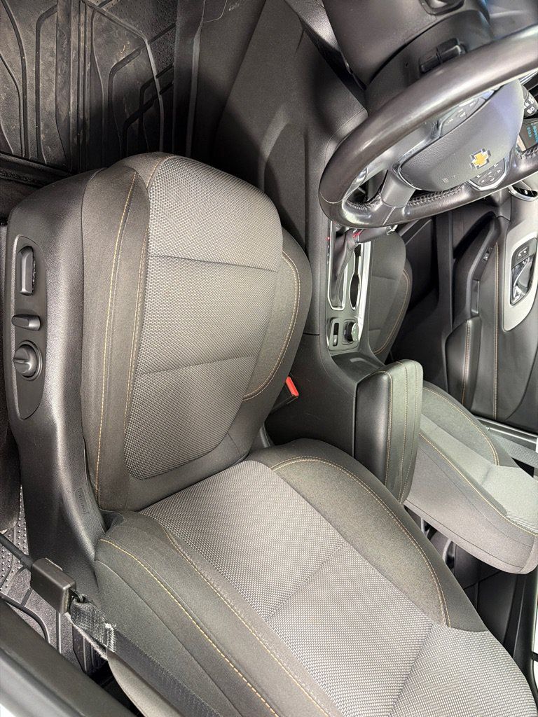 Used 2019 Chevrolet Traverse LT FWD image 11