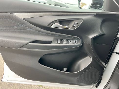 Used 2025 Buick Envista Sport Touring image 20