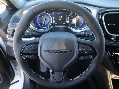 New 2026 Chrysler Pacifica Limited w/ Uconnect Theater Family Group image 3