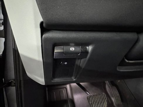 Used 2022 Land Rover Defender 110 X-Dynamic SE image 30