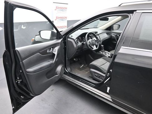 Used 2020 Nissan Rogue SV image 17