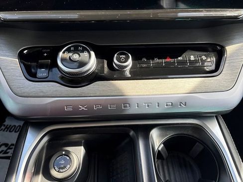Used 2025 Ford Expedition Max Platinum AWD/4WD image 21