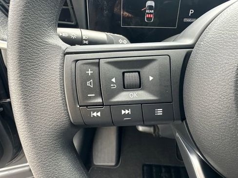 Used 2025 Nissan Kicks SV w/ Charging Package image 27