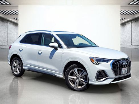 Used 2019 Audi Q3 2.0T Premium Plus w/ Premium Plus Package AWD/4WD image 2