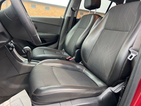 Used 2018 Chevrolet Trax LT w/ LT Convenience Package image 18