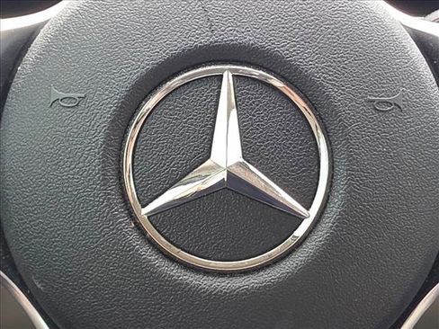 Used 2022 Mercedes-Benz GLB 250 image 13