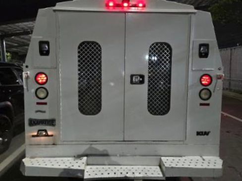 Used 2017 Chevrolet Express 3500 RWD image 2