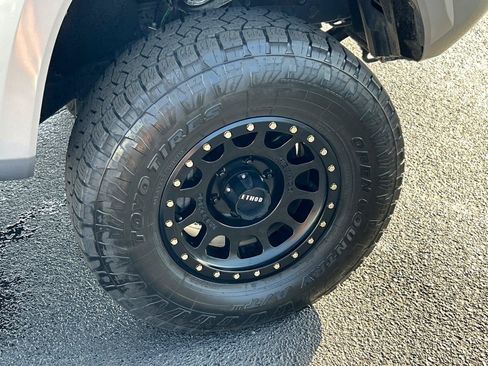 Used 2021 Toyota Tacoma SR5 RWD image 35