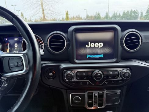 Used 2020 Jeep Gladiator Overland image 17