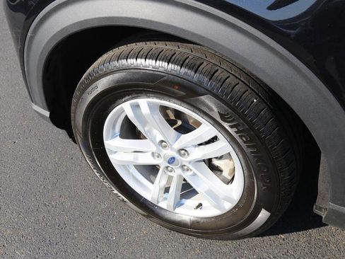 Used 2023 Ford Explorer XLT w/ Equipment Group 202A image 12