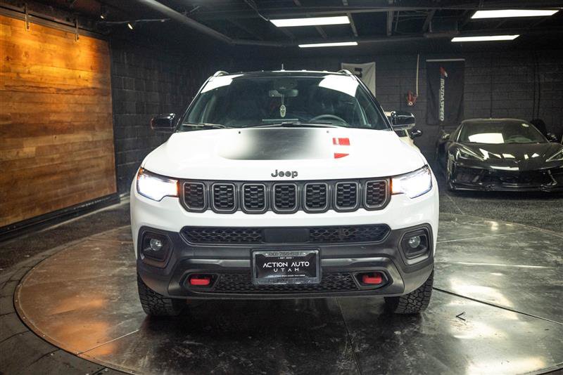 Used 2025 Jeep Compass Trailhawk AWD/4WD image 4