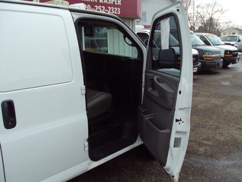 Used 2013 GMC Savana 1500 AWD image 25