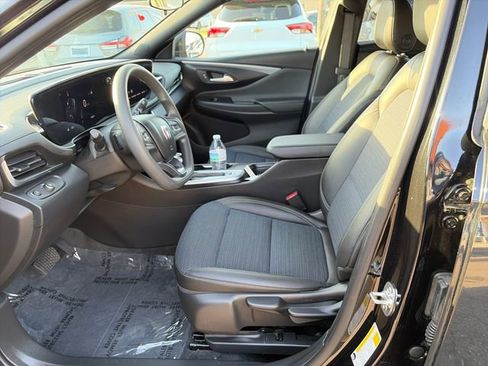 Used 2025 Buick Envista Sport Touring FWD image 9